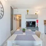 Beautiful Seafront With Comfy Beds, Ac & Wifi By 360 Estates * St. Paul's Bay