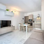 Beautiful Seafront With Comfy Beds, Ac & Wifi By 360 Estates Apartment St. Paul's Bay