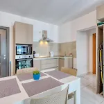 Apartment Beautiful Seafront With Comfy Beds, Ac & Wifi By 360 Estates