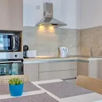 Beautiful Seafront With Comfy Beds, Ac & Wifi By 360 Estates