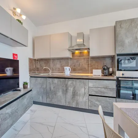 Beautiful Seafront With Comfy Beds, Ac & Wifi By 360 Estates דירה *