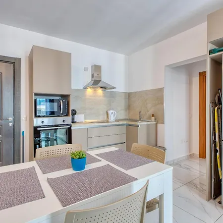 Appartement Beautiful Seafront With Comfy Beds, Ac & Wifi By 360 Estates