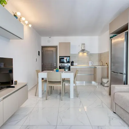 Beautiful Seafront With Comfy Beds, Ac & Wifi By 360 Estates Appartement San Pawl il-Baħar