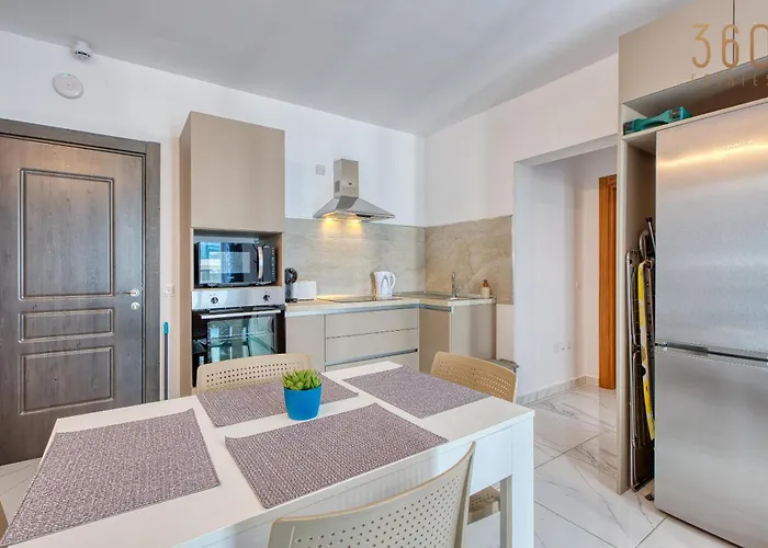 Appartement Beautiful Seafront With Comfy Beds, Ac & Wifi By 360 Estates