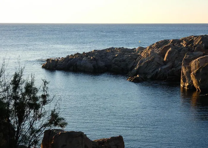 Beautiful Seafront With Comfy Beds, Ac & Wifi By 360 Estates * Сент-Полс-Бей