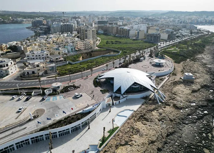 Апартаменты Beautiful Seafront With Comfy Beds, Ac & Wifi By 360 Estates Сент-Полс-Бей